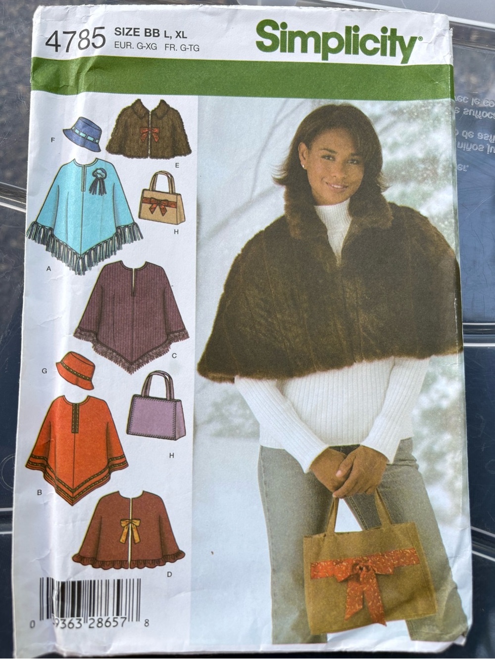 Simplicity Pattern 4785 BB for Misses’ Poncho, Capelet, Hat & Bag